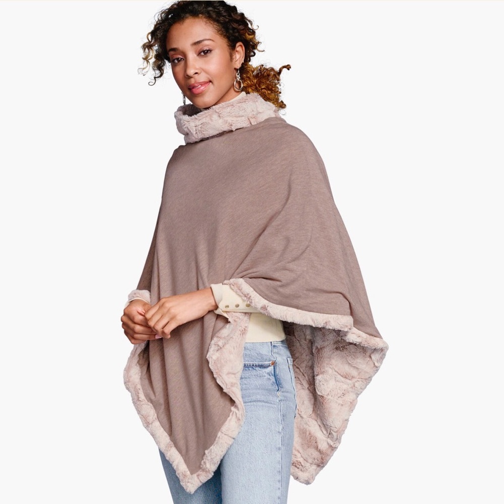 Johnston and Murphy Reversible Faux-Fur Poncho One Size - Picture 2 of 11